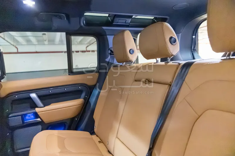 2024 لاند روفر ديفيندر إصدار كارباثيان