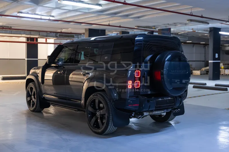 2024 لاند روفر ديفيندر إصدار كارباثيان