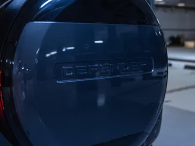 2024 لاند روفر ديفيندر إصدار كارباثيان