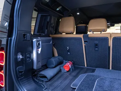 2024 لاند روفر ديفيندر إصدار كارباثيان