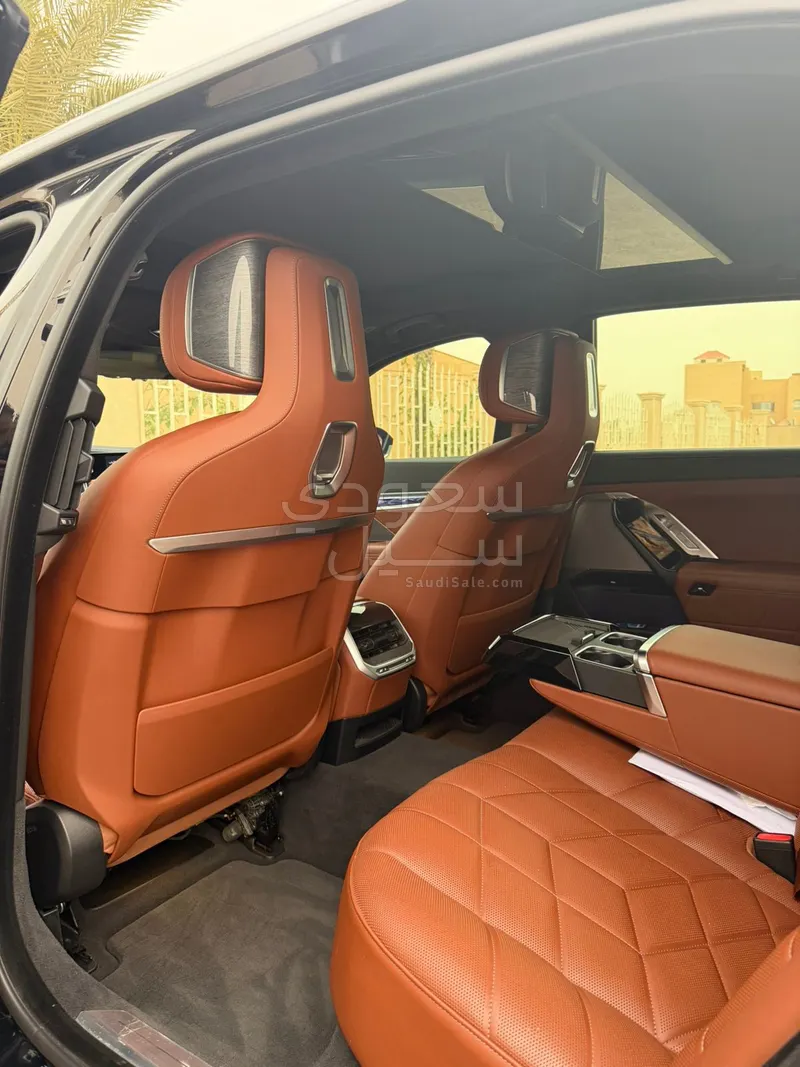 2024 بي ام دبليو الفئة السابعة 735 إل أي