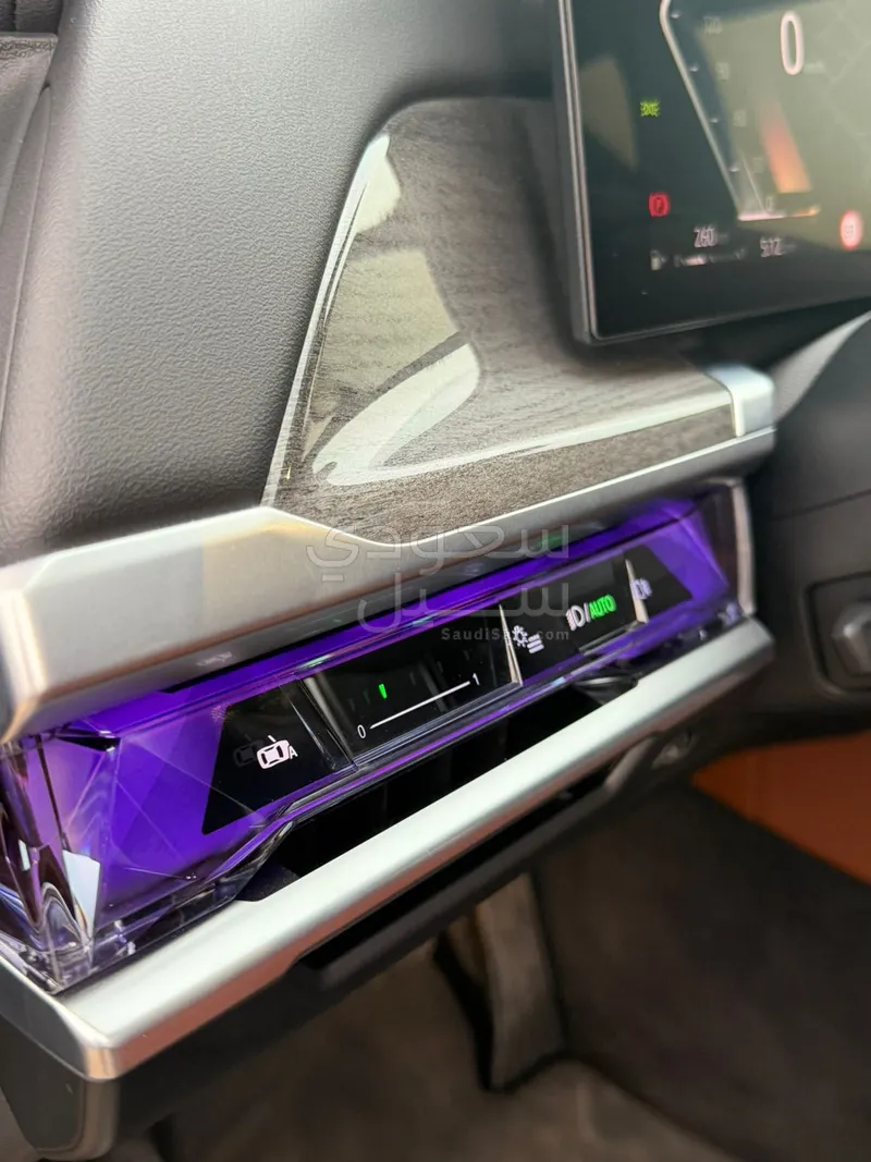 2024 بي ام دبليو الفئة السابعة 735 إل أي