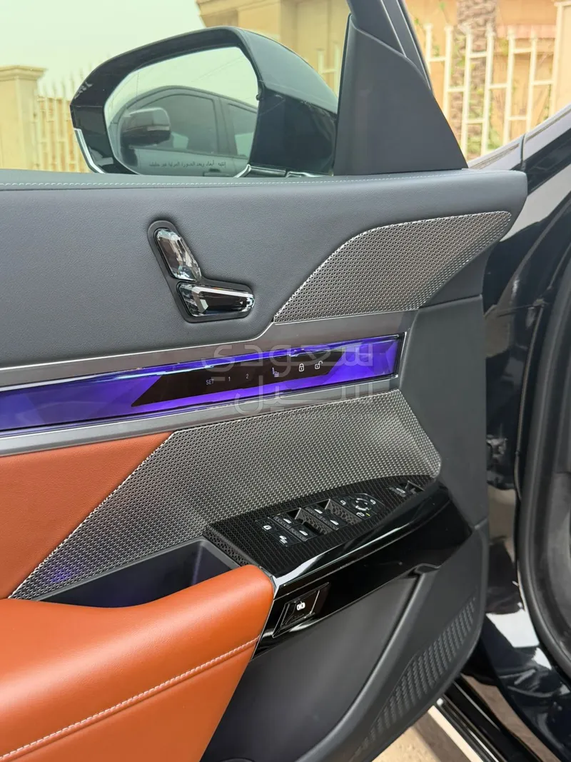 2024 بي ام دبليو الفئة السابعة 735 إل أي