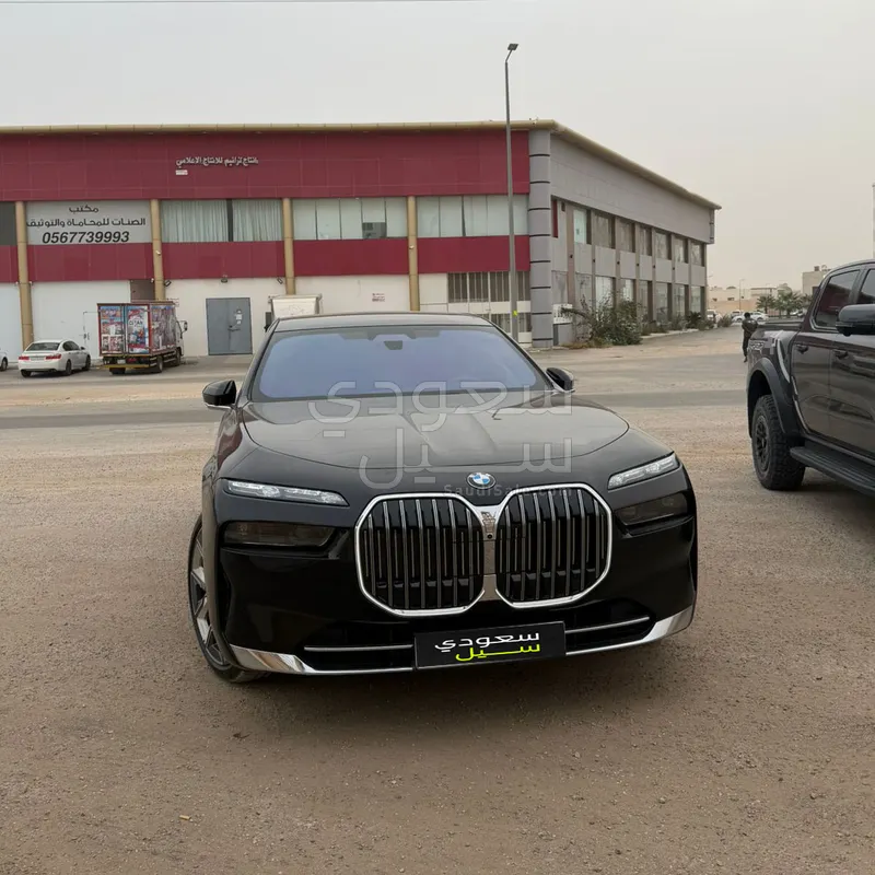 2024 بي ام دبليو الفئة السابعة 735 إل أي