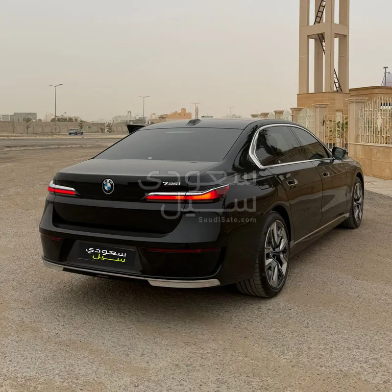 2024 بي ام دبليو الفئة السابعة 735 إل أي