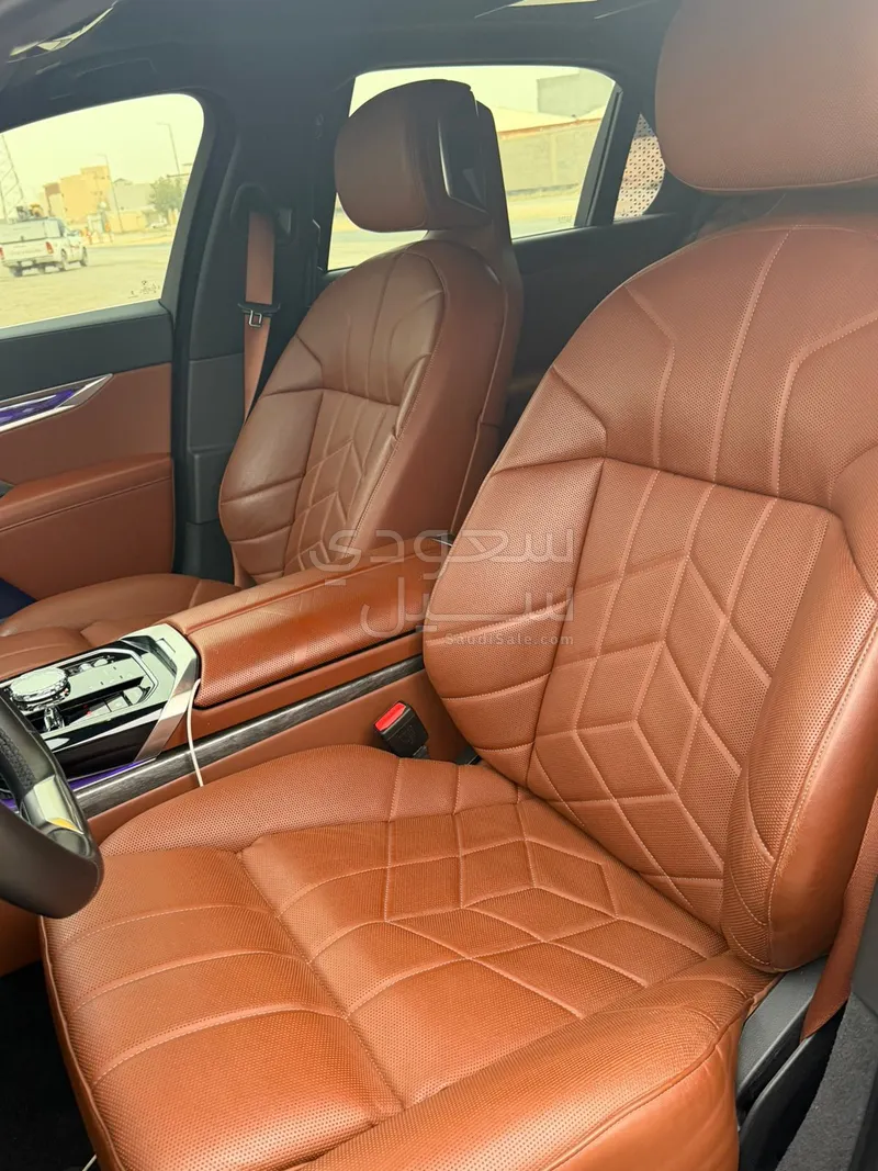 2024 بي ام دبليو الفئة السابعة 735 إل أي