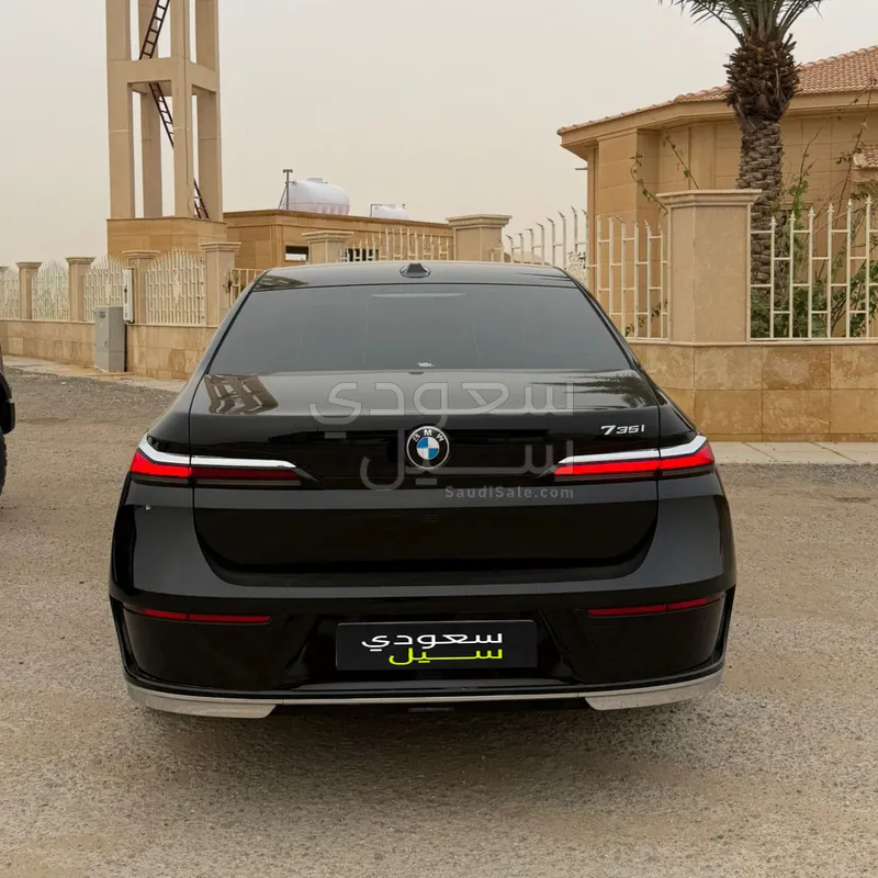 2024 بي ام دبليو الفئة السابعة 735 إل أي