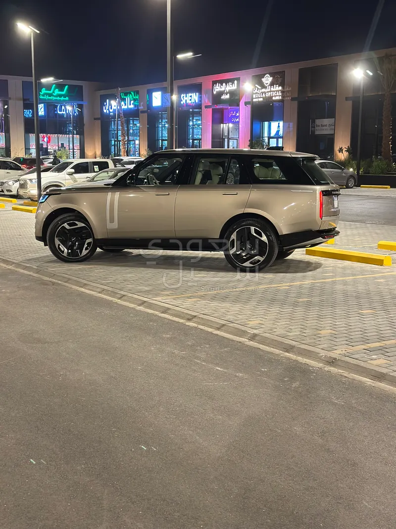 2022 لاند روفر رينج روفر فيرست اديشن