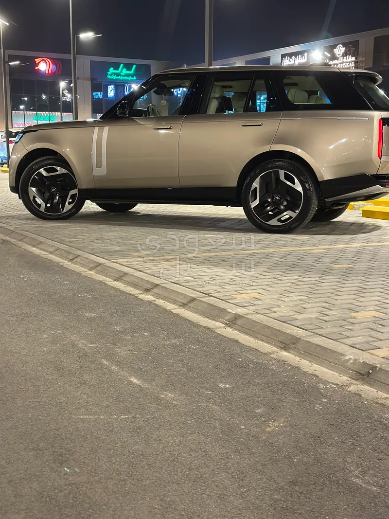 2022 لاند روفر رينج روفر فيرست اديشن