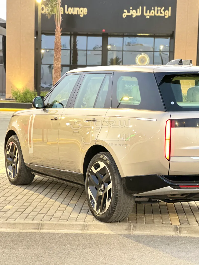 2022 لاند روفر رينج روفر فيرست اديشن