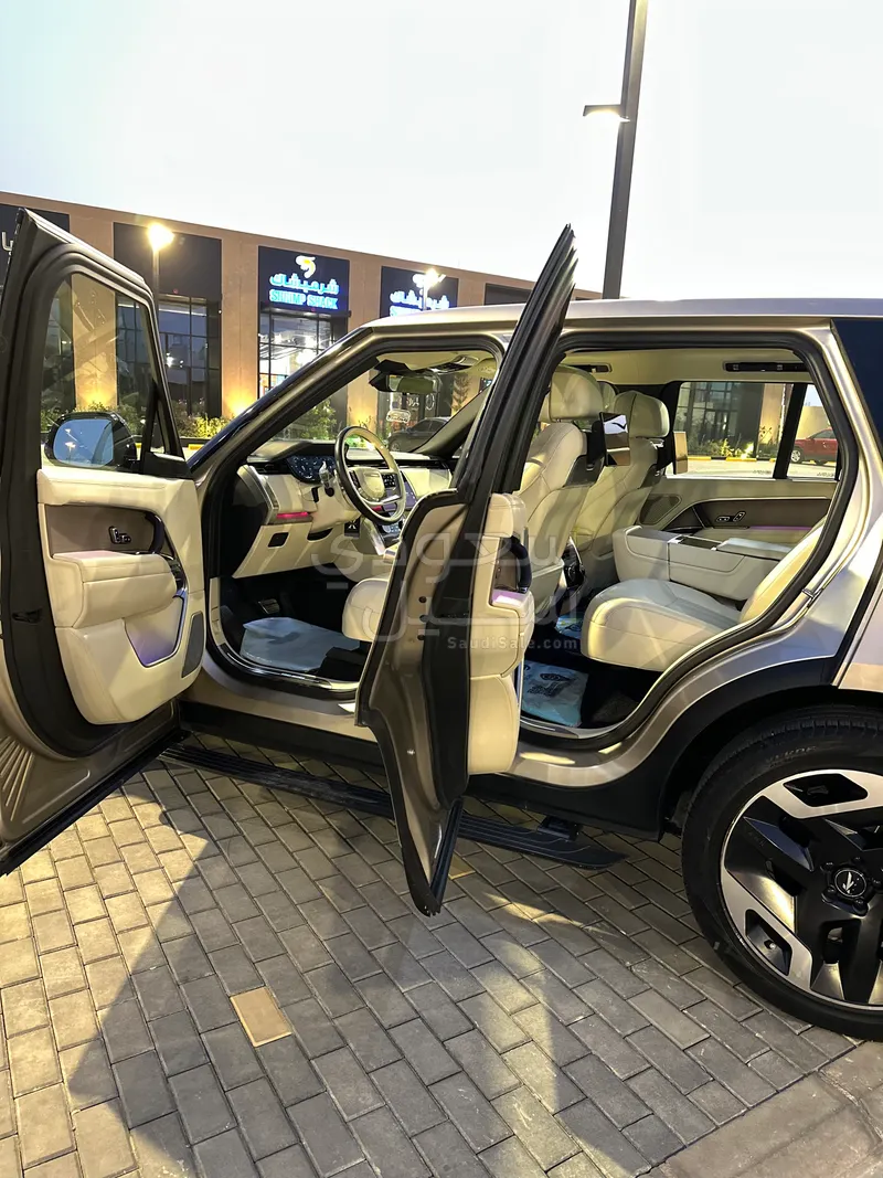 2022 لاند روفر رينج روفر فيرست اديشن