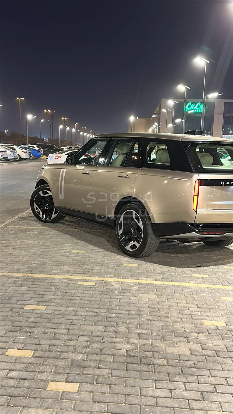2022 لاند روفر رينج روفر فيرست اديشن