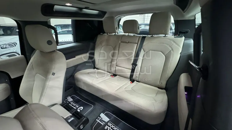 2023 Land Rover Defender 90