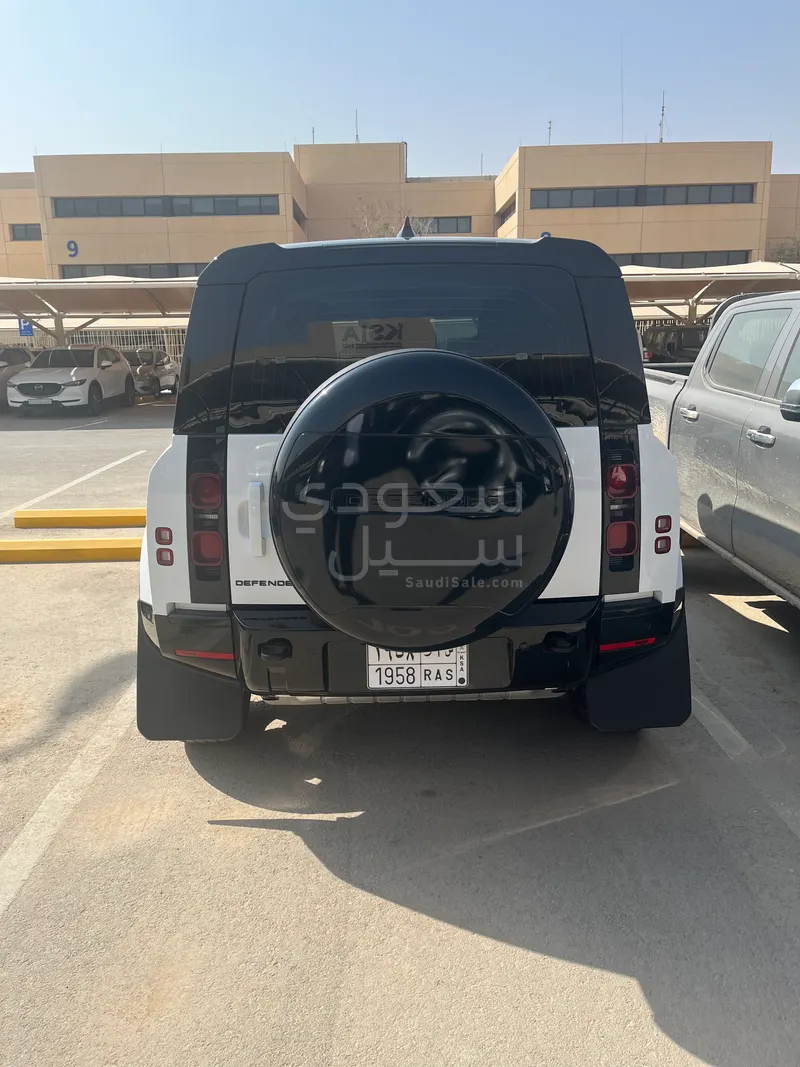 2024 لاند روفر ديفيندر 90