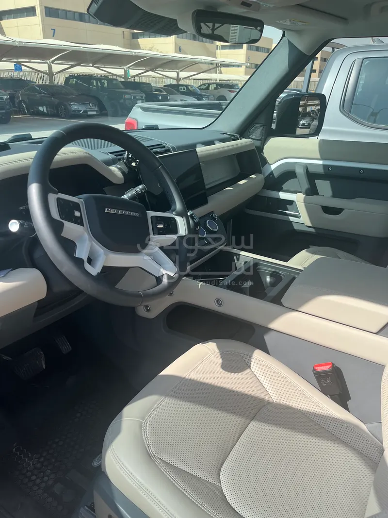 2024 لاند روفر ديفيندر 90