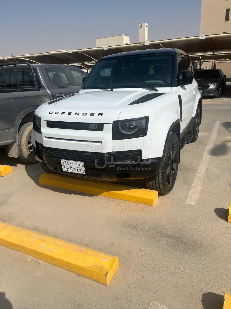 2024 لاند روفر ديفيندر 90