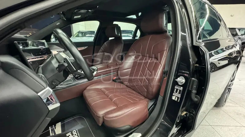 2023 BMW 7 Series 740i