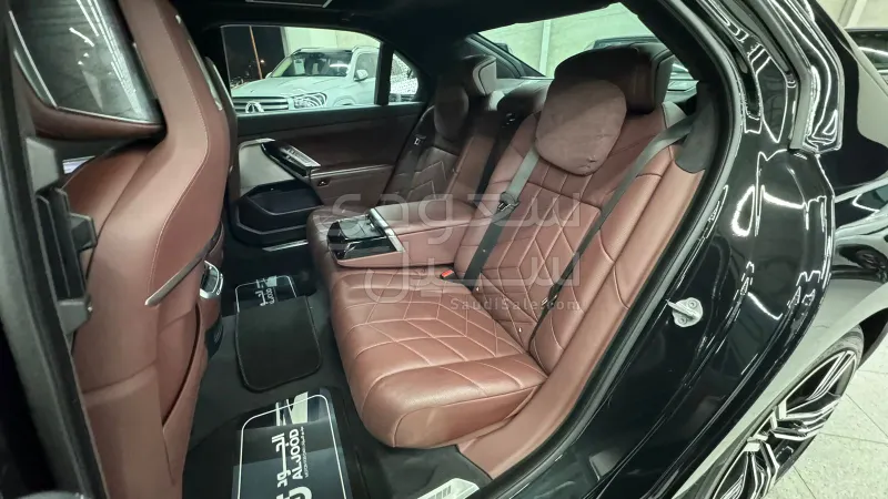 2023 BMW 7 Series 740i