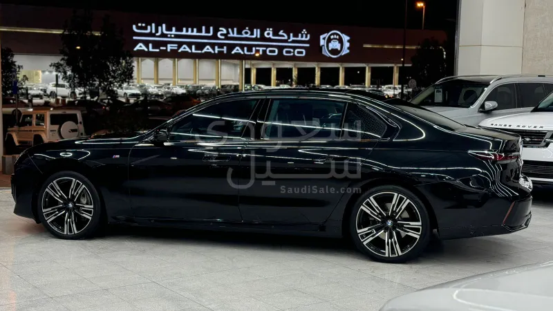 2023 BMW 7 Series 740i