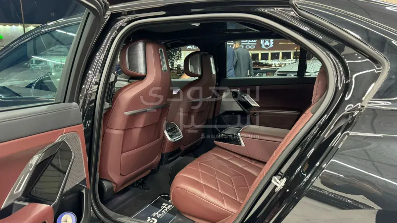 2023 BMW 7 Series 740i