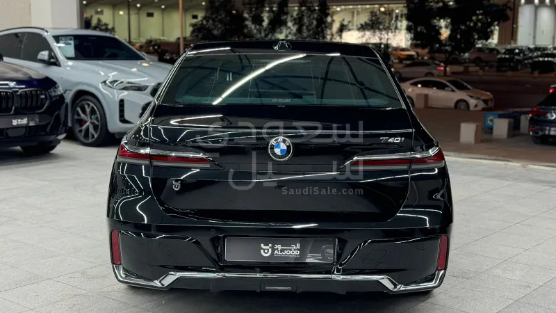 2023 BMW 7 Series 740i