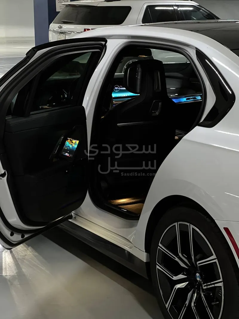 2023 بي ام دبليو الفئة السابعة 740أي