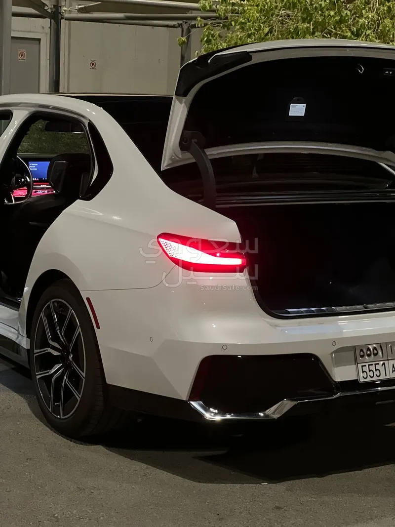 2023 بي ام دبليو الفئة السابعة 740أي