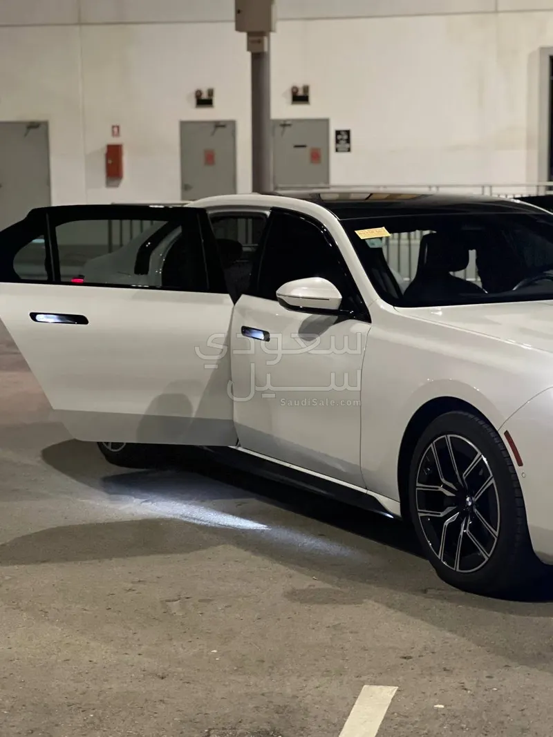 2023 بي ام دبليو الفئة السابعة 740أي