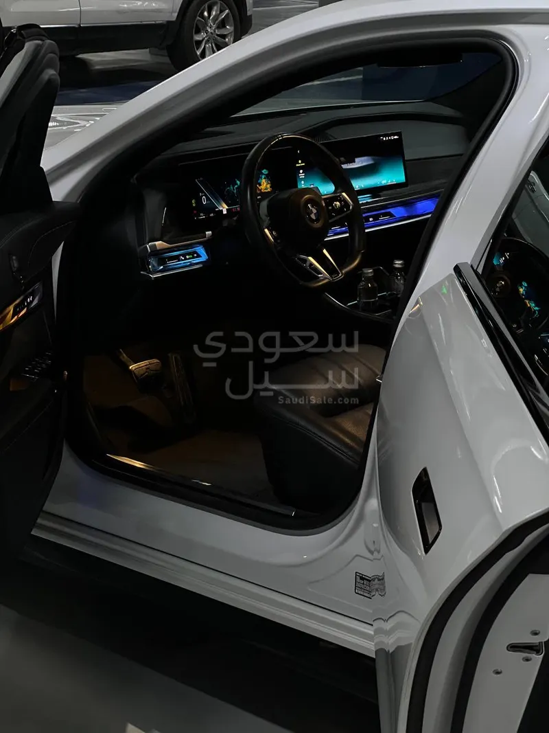 2023 بي ام دبليو الفئة السابعة 740أي