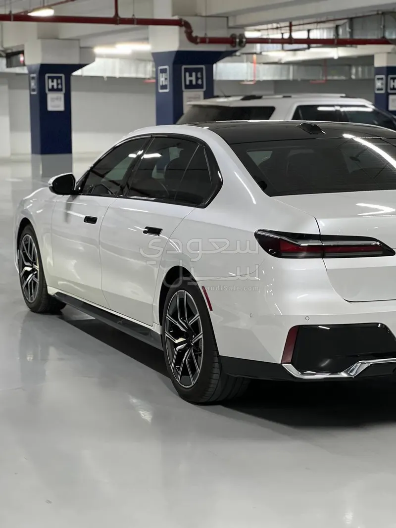 2023 بي ام دبليو الفئة السابعة 740أي