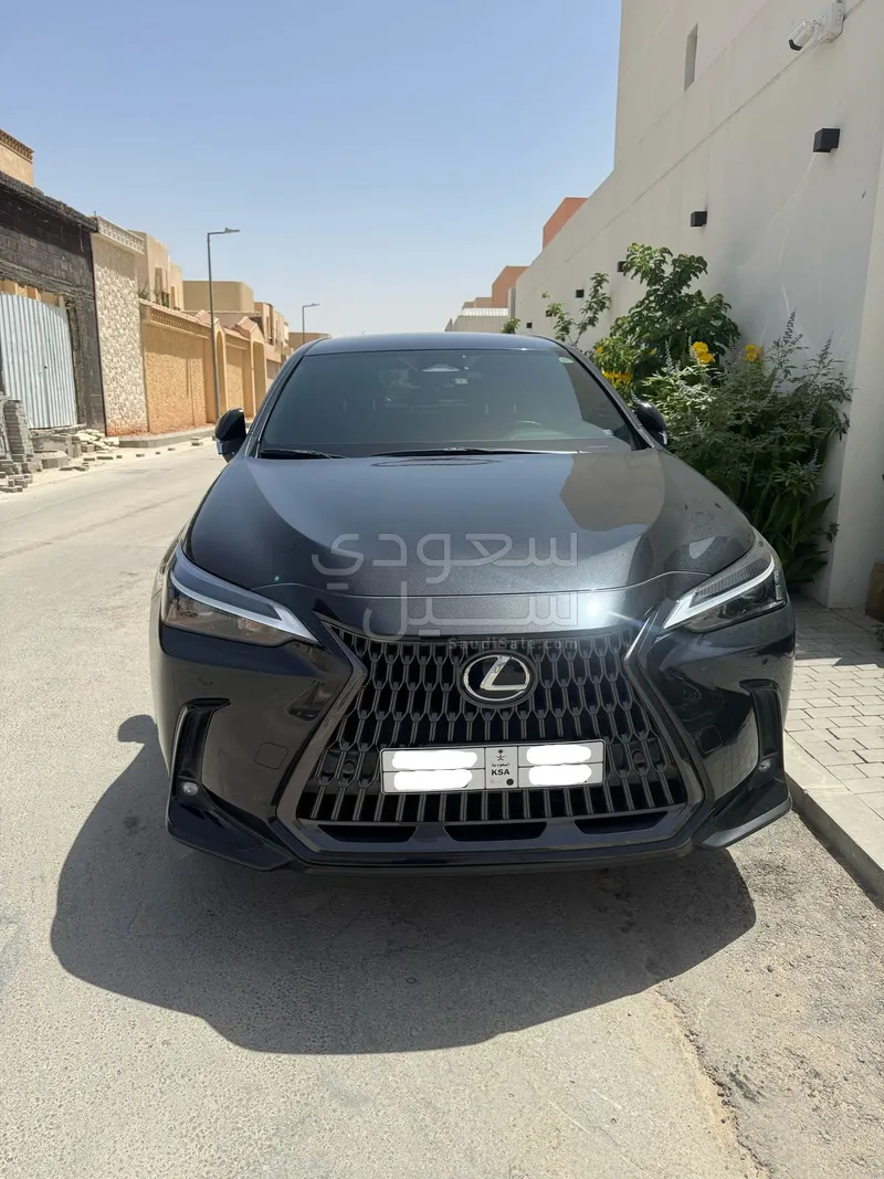 2023 لكزس إن إكس 350