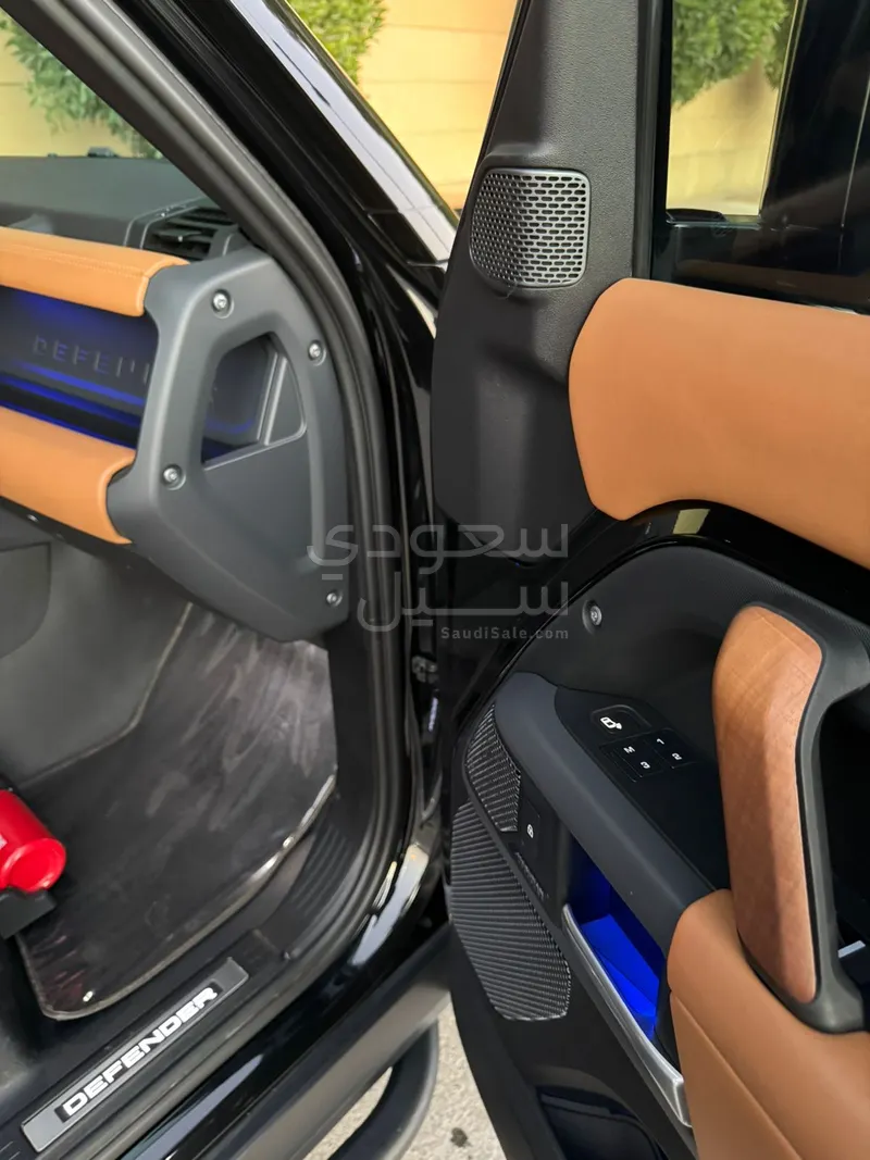 2023 لاند روفر ديفيندر اكس 110