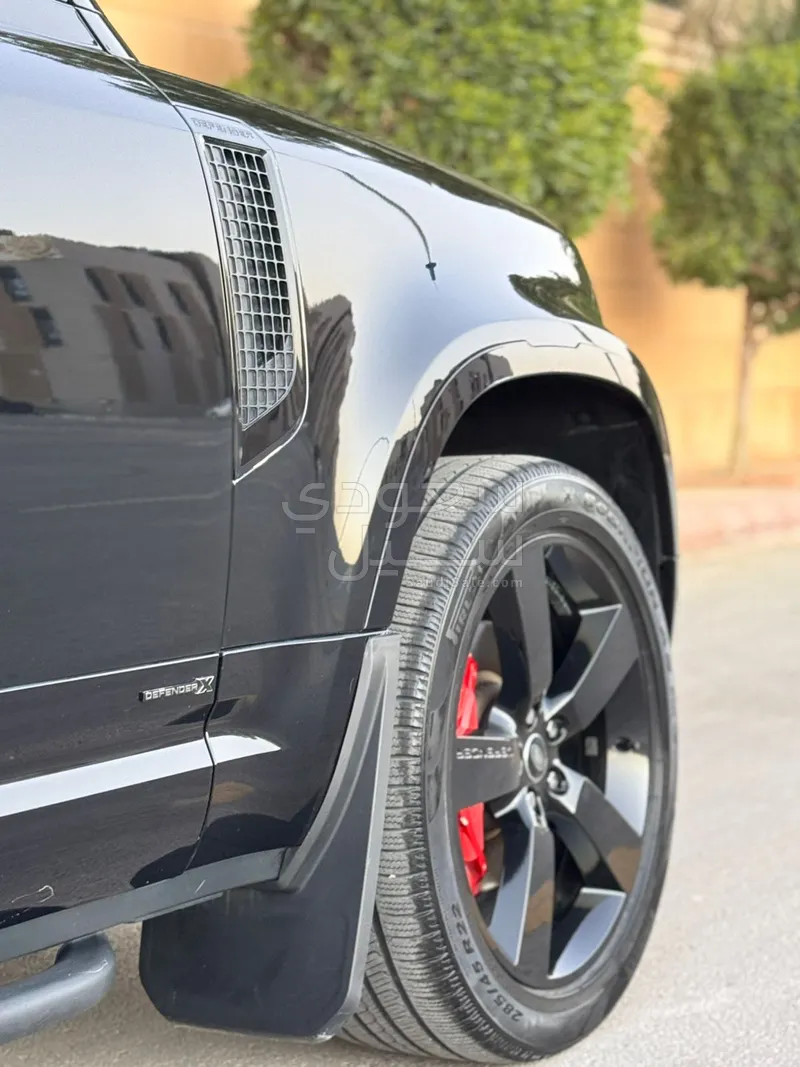 2023 لاند روفر ديفيندر اكس 110