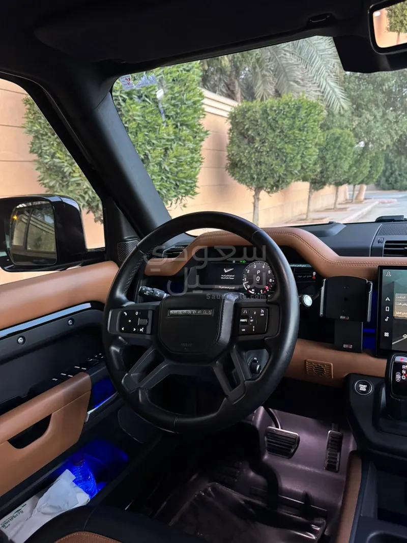 2023 لاند روفر ديفيندر اكس 110