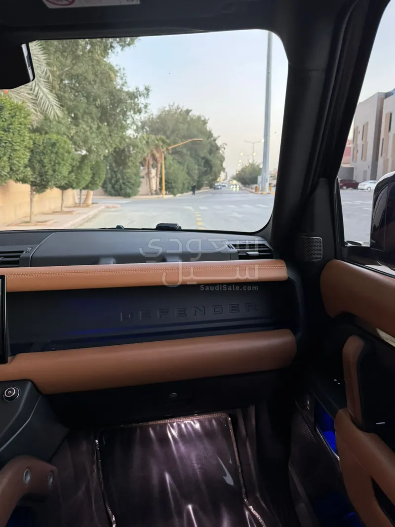 2023 لاند روفر ديفيندر اكس 110