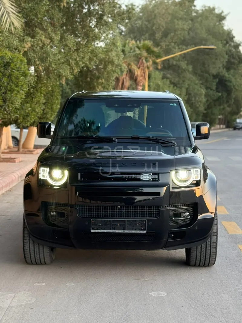 2023 لاند روفر ديفيندر اكس 110