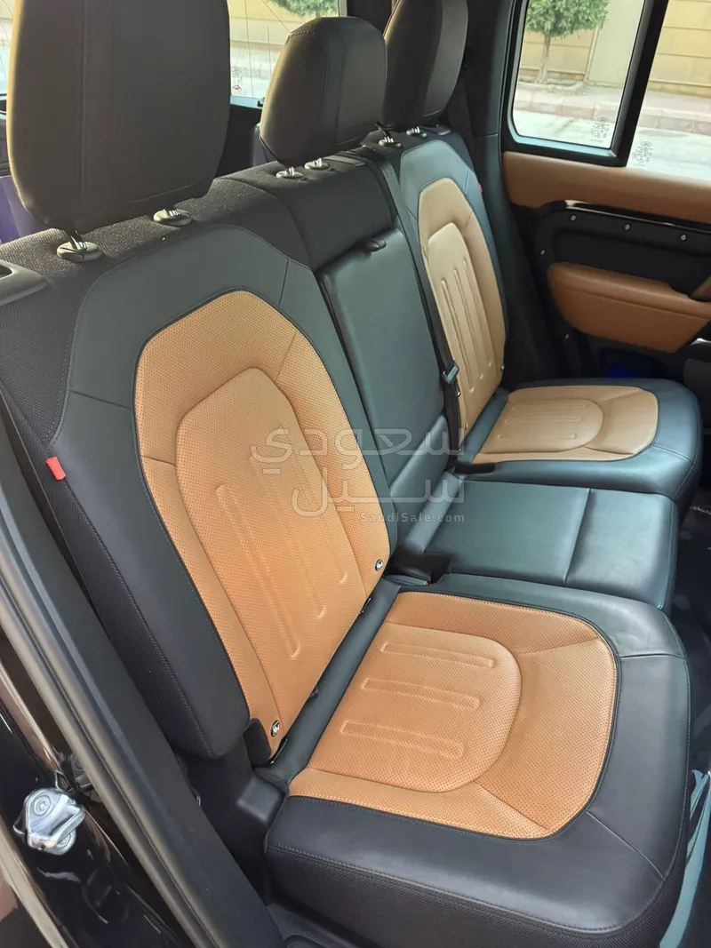 2023 لاند روفر ديفيندر اكس 110