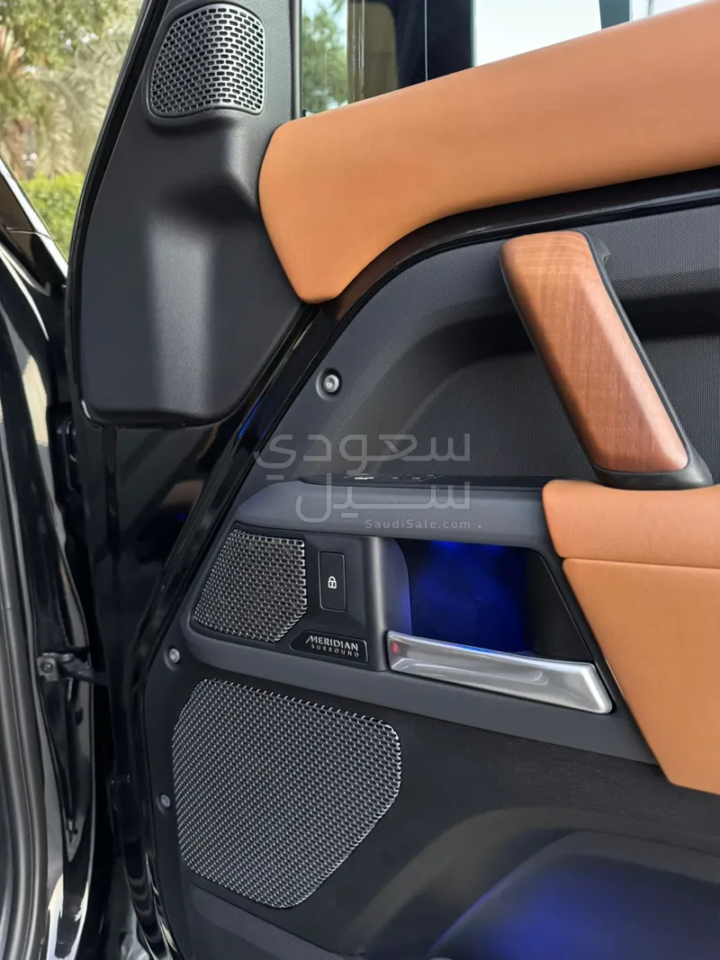 2023 لاند روفر ديفيندر اكس 110