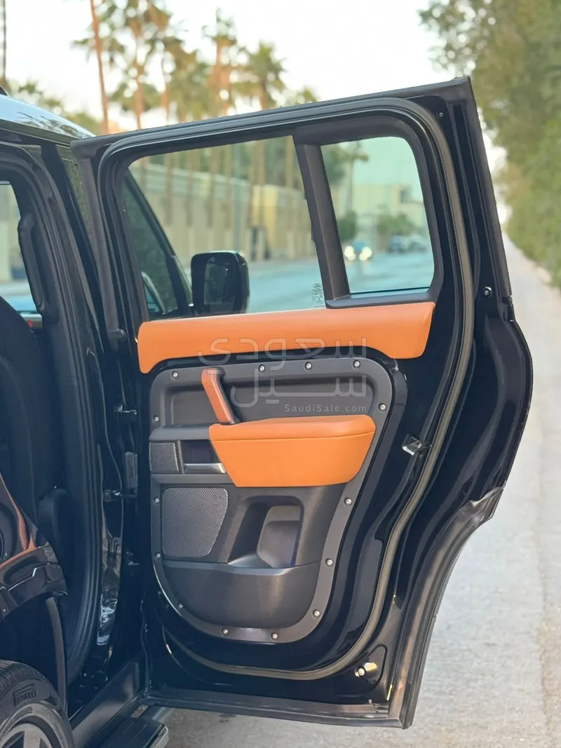 2023 لاند روفر ديفيندر اكس 110