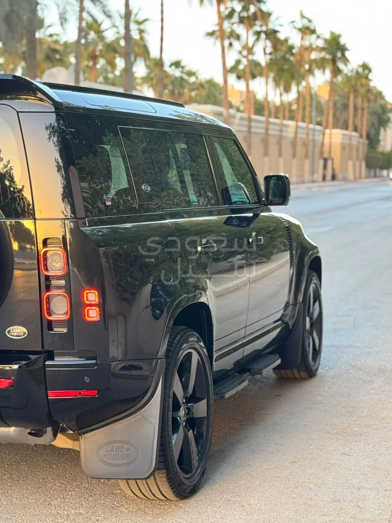 2023 لاند روفر ديفيندر اكس 110