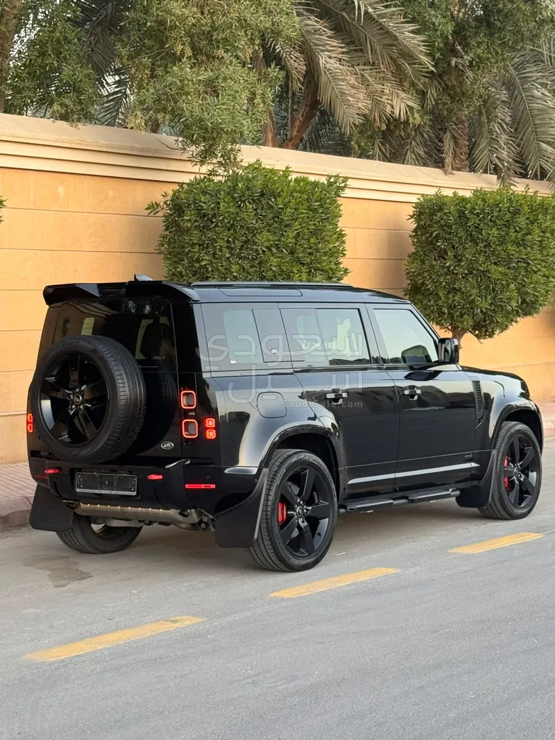 2023 لاند روفر ديفيندر اكس 110