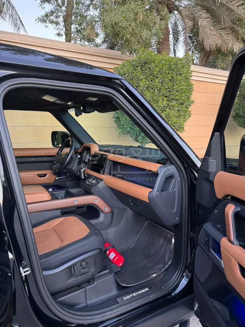 2023 لاند روفر ديفيندر اكس 110