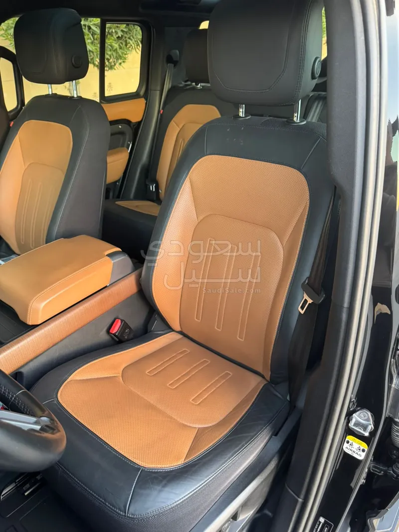 2023 لاند روفر ديفيندر اكس 110