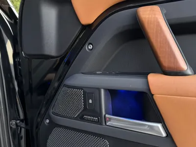 2023 لاند روفر ديفيندر اكس 110