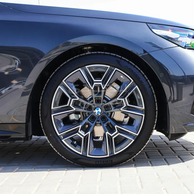 2026 بي ام دبليو الفئة الخامسة 520 أي إم كت