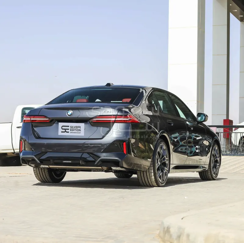 2026 بي ام دبليو الفئة الخامسة 520 أي إم كت