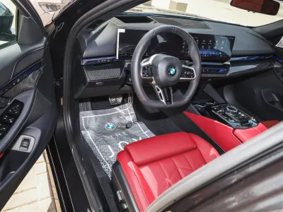 2026 بي ام دبليو الفئة الخامسة 520 أي إم كت