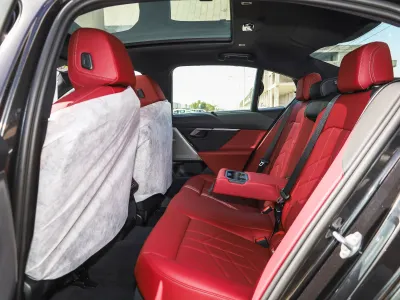 2026 بي ام دبليو الفئة الخامسة 520 أي إم كت