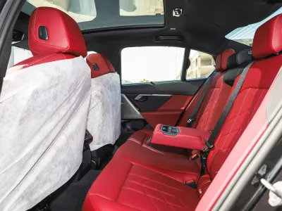 2026 بي ام دبليو الفئة الخامسة 520 أي إم كت