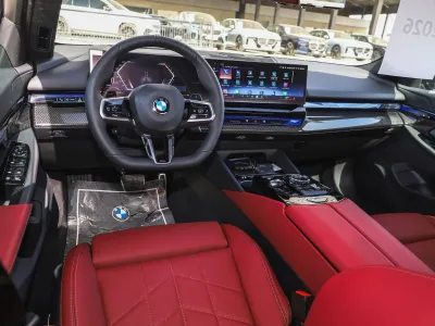 2026 بي ام دبليو الفئة الخامسة 520 أي إم كت